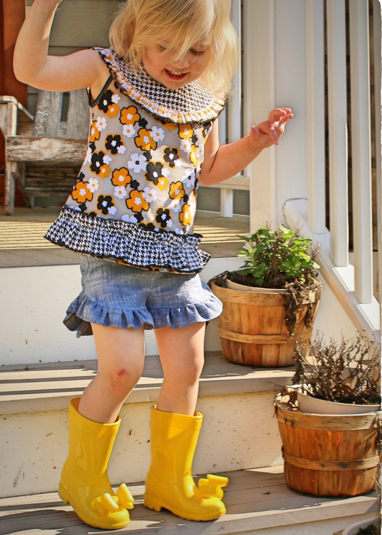 Olive + Peony _ Trumanette Top_Essential Chambray Ruffle Shorts .JPG